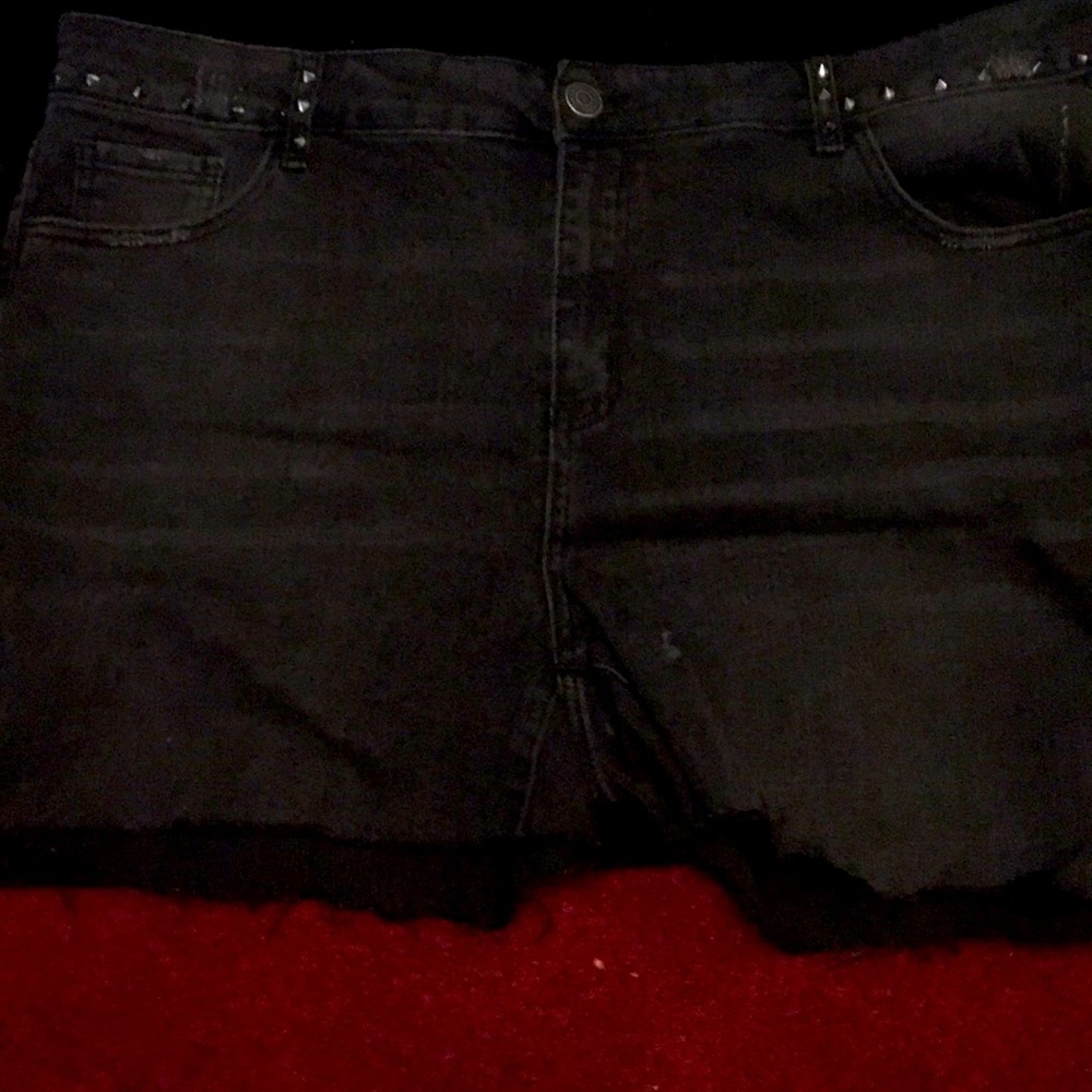 Edgy cut off black denim shorts